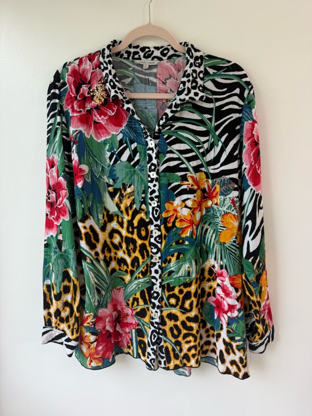 John Mark floral and animal print tunic top sz large
